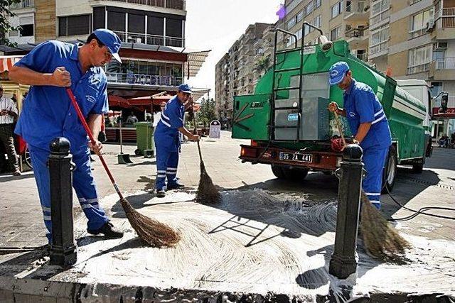 Konak'ta Konteynerlere Yaz Temizliği