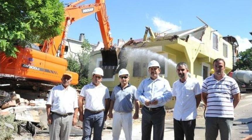 Darıca'da Kentsel D&ouml;n&uuml;ş&uuml;m &Ccedil;alışmaları S&uuml;r&uuml;yor