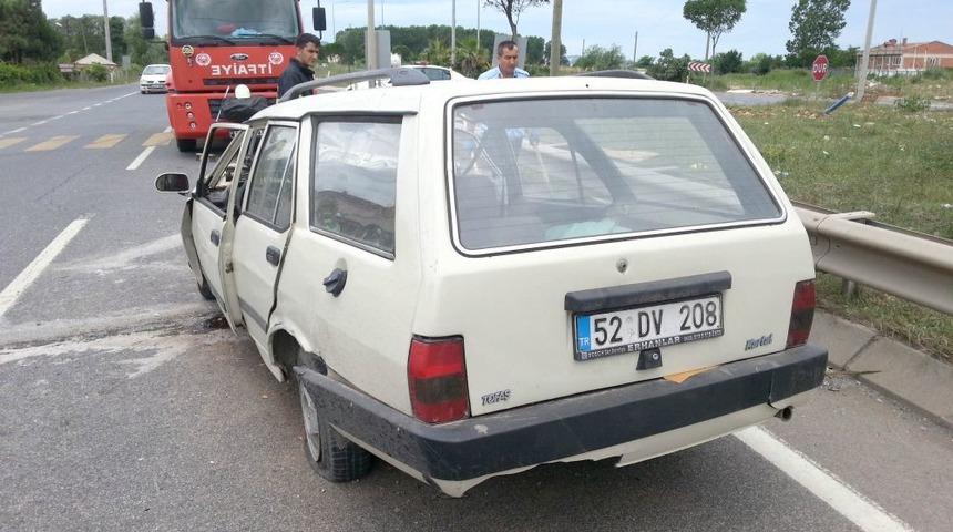 &Uuml;nye'de Trafik Kazası: 1'i Ağır 5 Yaralı