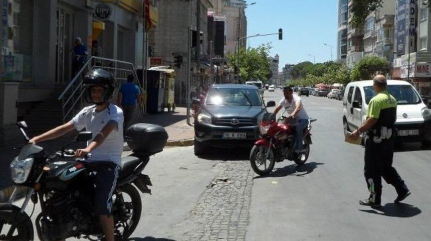 Edremit&rsquo;te Polis Plakasız Motosikletlere İzin Vermiyor