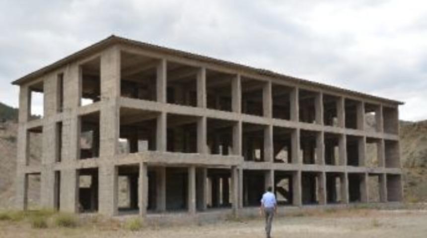 G&uuml;m&uuml;şhane&rsquo;de Yıllardır Bitirilemeyen Okul Pansiyon Olacak