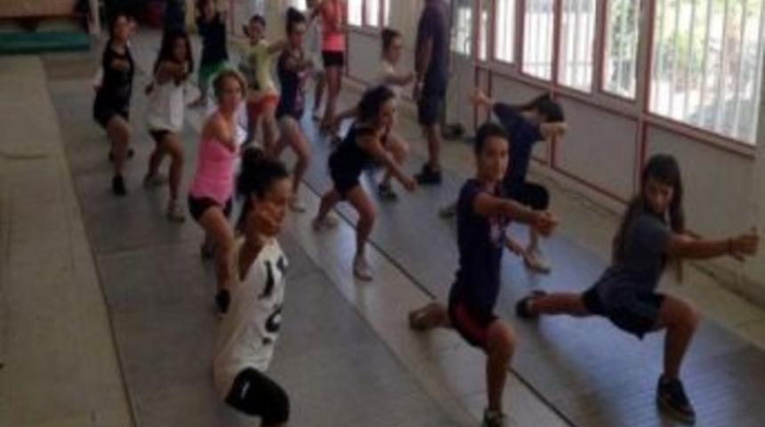 Yaz Spor Okullarında Eskrim Antremanları Devam Ediyor