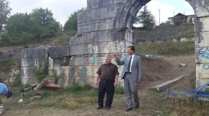 Milletvekili Korkmaz Ve Başkan Bayram Tarihi Kırk Basamaklarda