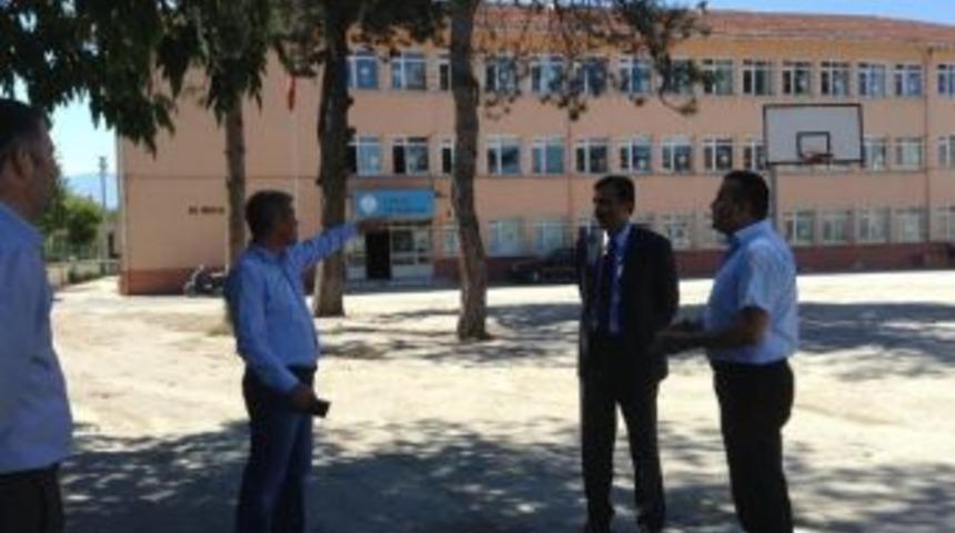 Başkan Bayram Azmimilli Okulu Bah&ccedil;esini İnceledi