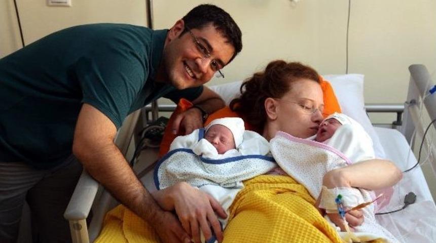 Rekt&ouml;r Coşkun&rsquo;un İkiz Torun Mutluluğu