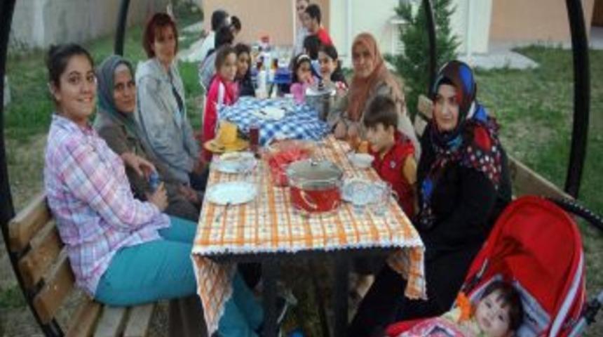 Apartmanların Zayıflattığı Komşuluk Ilişkileri Ramazan'la Canlanıyor