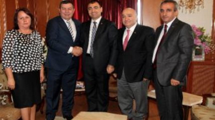 Mhp İzmir İl Y&ouml;netimi Vali Toprak'ı Ziyaret Etti