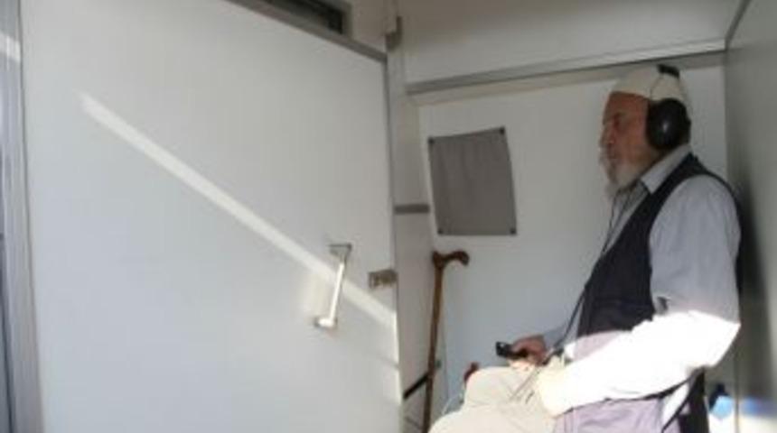 Belediye'den Vatandaşa Kulak Muayenesi