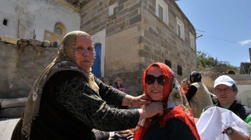 Alman Turistlerin Yemeni Merakı