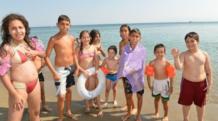 Çiğlili Kadın Ve Çocuklar Deniz Keyfi Yaptı