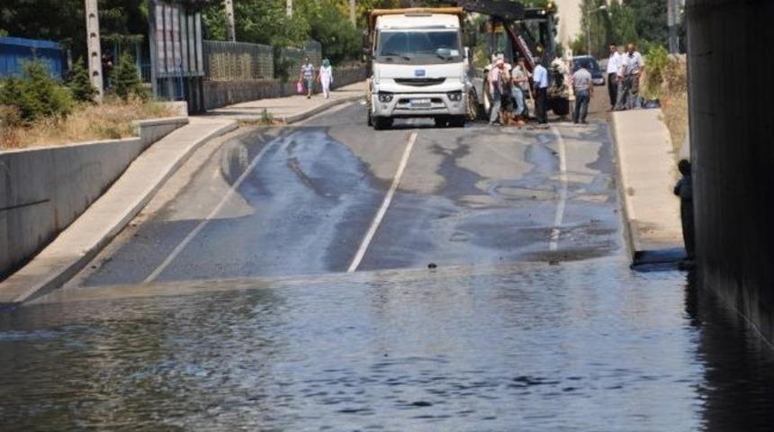 Alt Ge&ccedil;idi Su Bastı