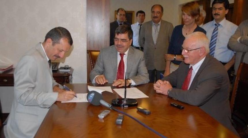 Mak&uuml; Ve Leuven &Uuml;niversitesi Kardeş Oldu