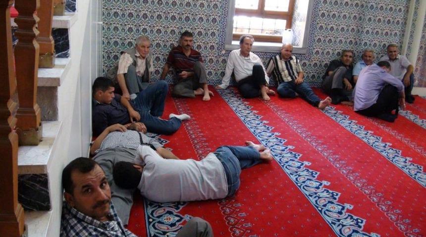 Sıcağın Kavurduğu Şanlıurfa&rsquo;da, Vatandaş Iftarı Klimalı Camilerde Bekliyor