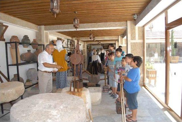 Agd Yaz Kursu Öğrencileri Evrenseki Kültürevi’ni Gezdi