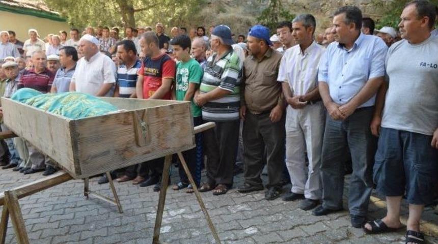 &Ouml;l&uuml;m Babasını Av&rsquo;da Yakaladı