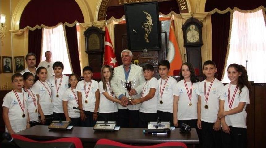 Halkoyunları Ekibi T&uuml;rkiye İkincisi Oldu