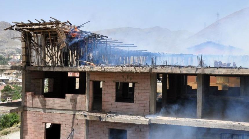 İnşaat Halindeki Binada Yangın Çıktı