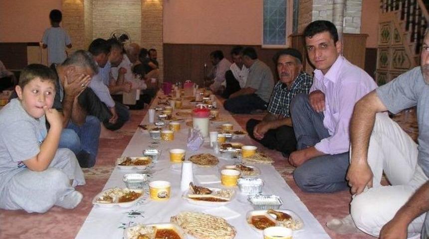 Yavuzeli Hicret Camiinde İftar Sofrası Kuruldu