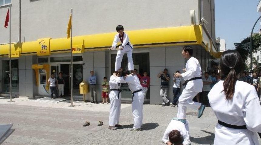 (&ouml;zel) G&uuml;ney Kore'den Gelen Tekvando Ekibi Sel&ccedil;uk'ta B&uuml;y&uuml;k Beğeni Topladı
