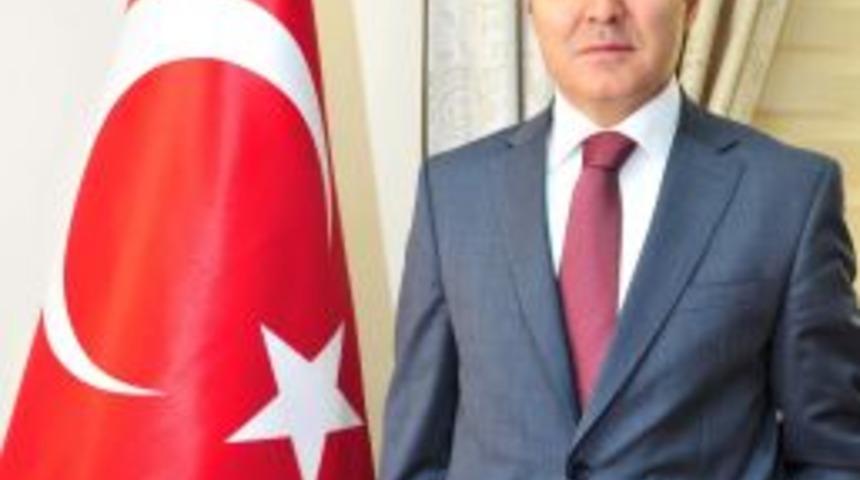 Vali Altıparmak: Basının &Ouml;n&uuml;ndeki Engeller Kaldırılmalı