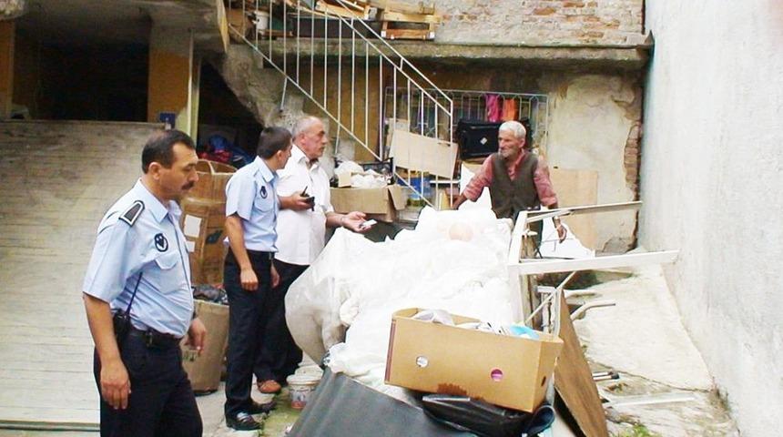 Evden 5 Kamyon &Ccedil;&ouml;p &Ccedil;ıktı