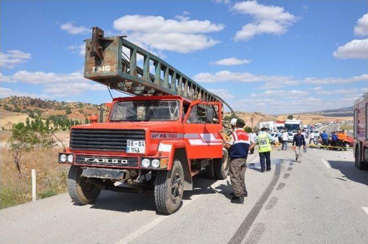 Kırıkkale'de feci kaza: 5 ölü, 2 yaralı G4
