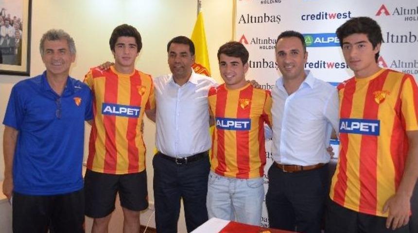 G&ouml;ztepe&rsquo;de Altyapıdan 3 Oyuncu Profesyonel Oldu