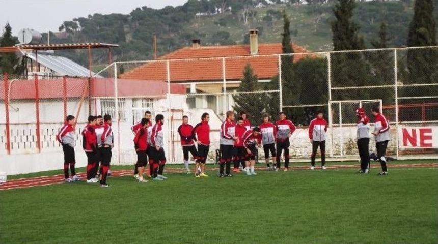 Ayvalıkg&uuml;c&uuml; Belediyespor G&ouml;lc&uuml;k&rsquo;te Kampa Giriyor