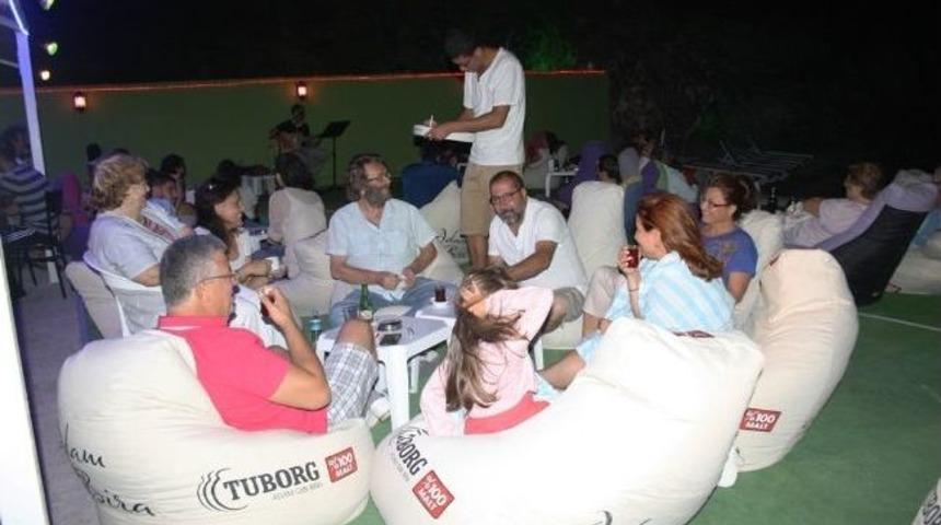 Ayvalık&rsquo;ta Eğlencenin Kalbi &Ccedil;amlık Beach Cafe&rsquo;de Atıyor