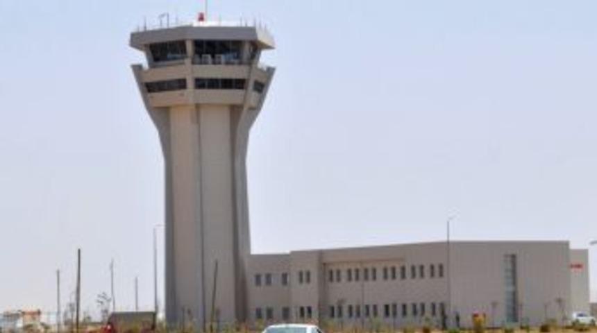 Şırnak Havalimanı'na 'Şerafettin El&ccedil;i' Tabelası Asıldı