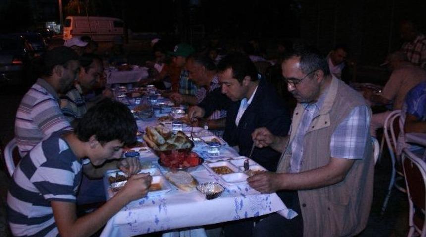 &Ccedil;aydeğirmeni Belediye Başkanı Satılmış Gebeş Vatandaşlarla İftar Yemeğinde Bir Araya Geldi
