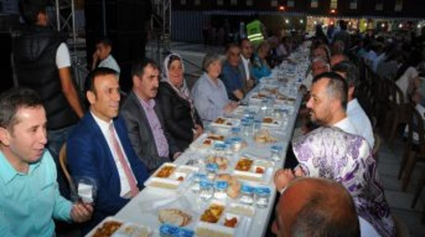 AK Parti Ailesi Iftarını Canik'te A&ccedil;tı