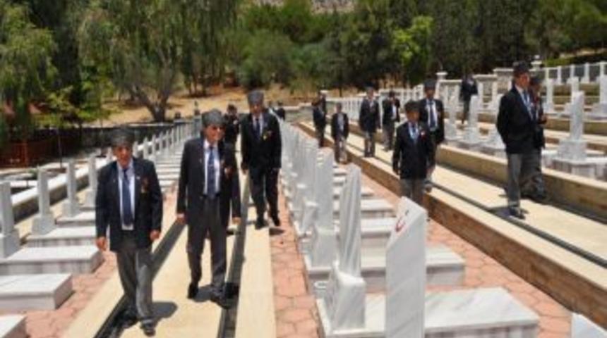 Menemenli Kıbrıs Gazileri 39 Yıl &Ouml;ncesini Yeniden Yaşadı