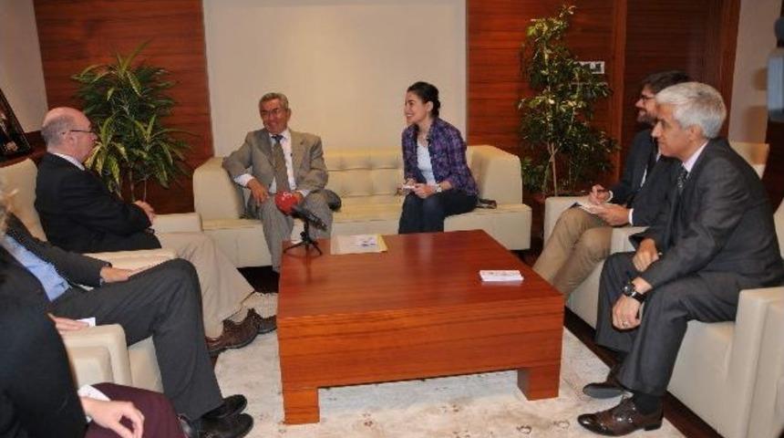 İngiliz M&uuml;steşar, Gaziantep Valiliğini Ziyaret Etti