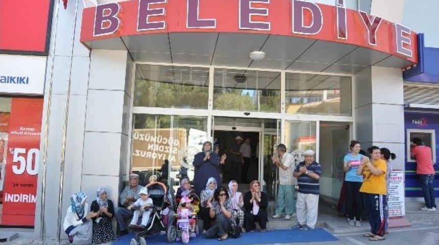 Soma'da Baz İstasyonu M&uuml;cadelesini Mahalleli Kazandı