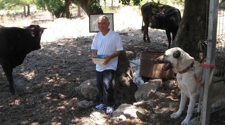 Diplomasını ağaca astı, &ccedil;oban oldu