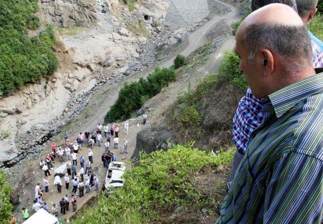 Samsun'da Otomobil Uçuruma Yuvarlandı: 2 Ölü