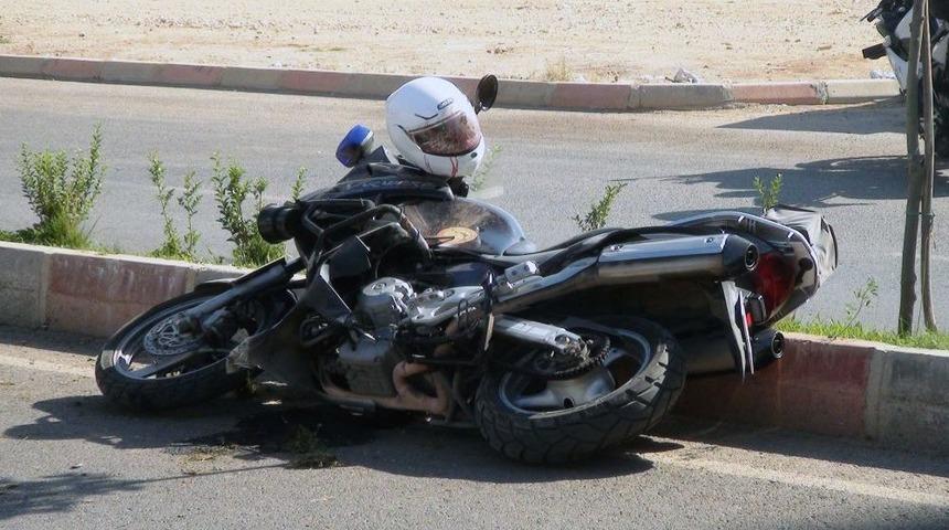 Trafik Kazası Ge&ccedil;iren Polis Memuru Ağır Yaralandı