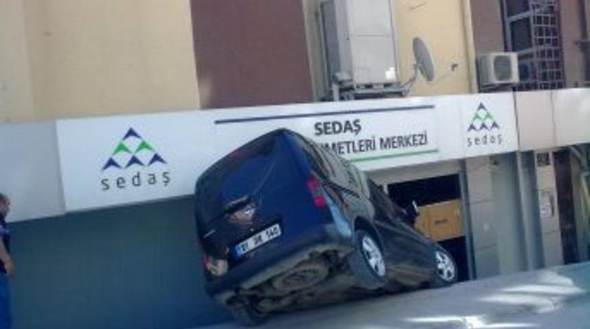 El Frenini &Ccedil;ekmeyi Unuttu, Kaza Yaptı