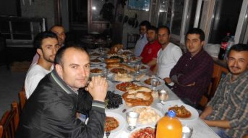 Artvin Esnafı Kardeşlik Iftarı Verdi