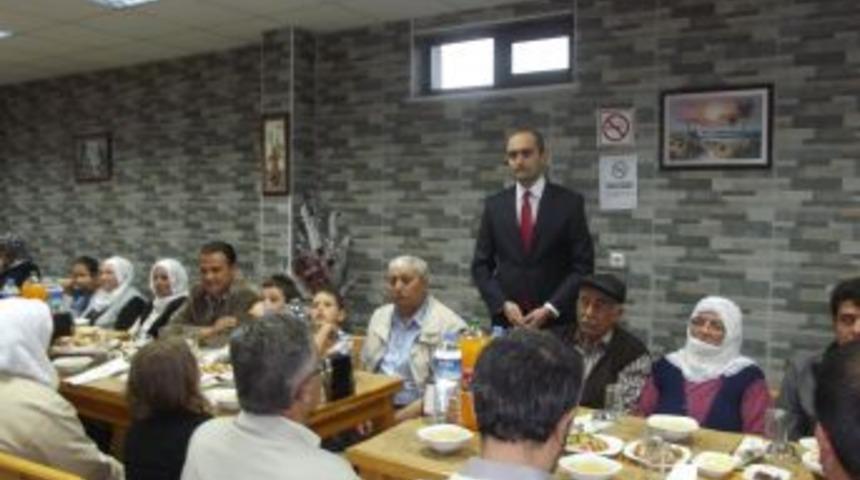 Kaymakam &Ouml;zbey Şehit Aileleri Ile Iftarda Buluştu