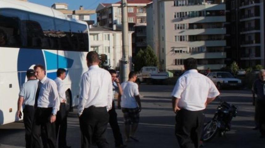 Edremit&rsquo;te Yolcu Otob&uuml;s&uuml; Motosiklet &Ccedil;arpıştı: 2 Yaralı