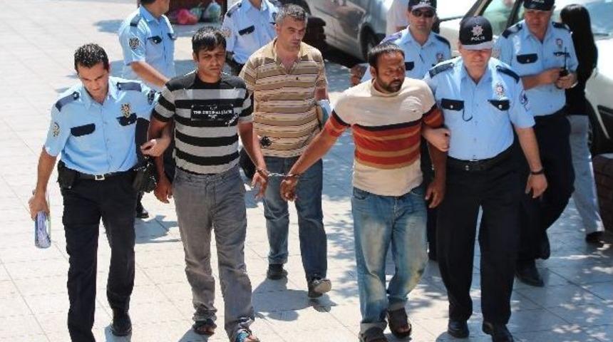 Turistleri Gasp Eden &Uuml;&ccedil; Zanlı Tutuklandı