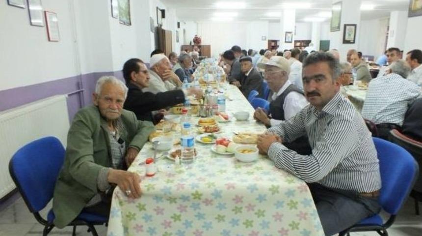 Huzurevinde İftar Programı
