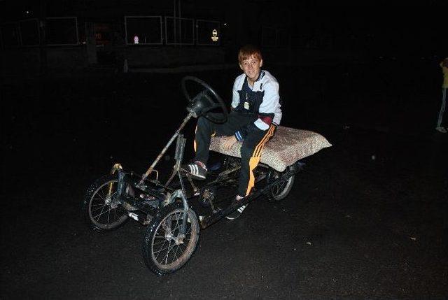 Hayalindeki Otomobilin Direksiyonunu Yaptığı Bisiklete Taktı 1