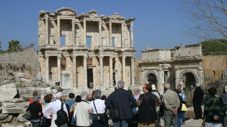 Başkan &Uuml;lg&uuml;r: Efes UNESCO&rsquo;yu Hakediyor