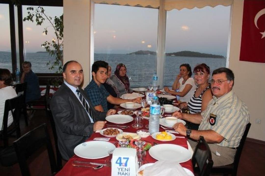 Urla Kaymakamı, Şehit Aileleri Ve Gazilere İftar Yemeği Verdi