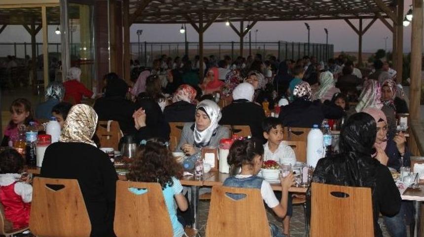 Suriyeli &Ouml;ğretmenler Ve Aileleri Gamek İftarında Bir Araya Geldi