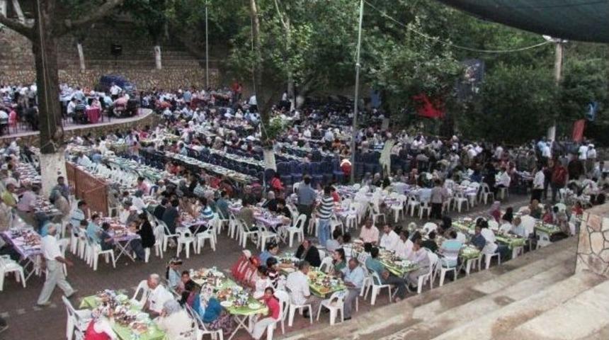 Bademli Belediyesi&rsquo;nden 2 Bin 500 Kişiye İftar Yemeği