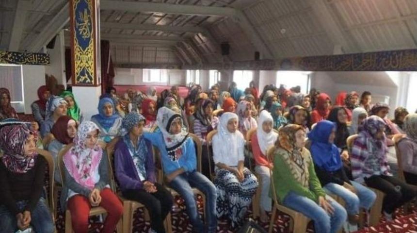 Kur&rsquo;an Kursu&rsquo;na Katılanlara G&uuml;venli İnternet Kullanımı Anlatıldı